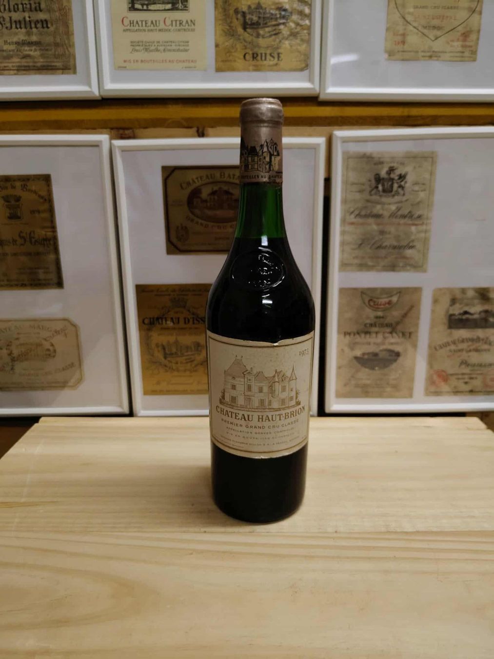 Haut-Brion Vino: 1973 CHATEAU HAUT-BRION – Nuovo e nell'imballaggio originale da Münchenstein venduto da weinundspirituosen