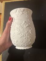 Vase décoratif blanc avec motif floral et papillon🦋💐