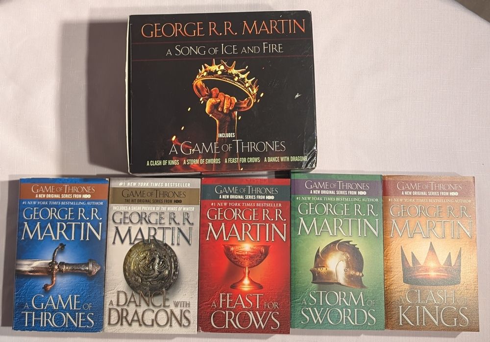George R. R. Martin's A Game of Thrones 5 Book Box (Gebraucht) in Wängi ...