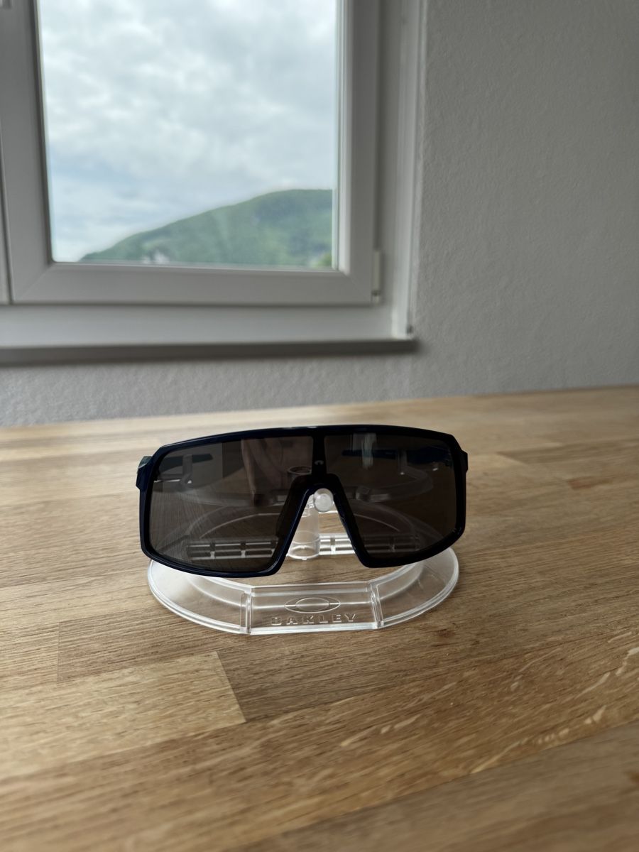 Oakley Occhiali & Lenti: Oakley Sutro – Nuovo (secondo la descrizione) da Oensingen venduto da kev_pg87