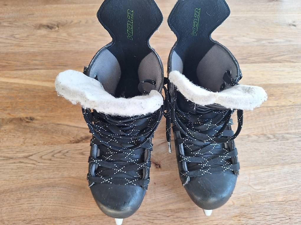 Schlittschuhe: CCM Ribcore 44K  – Gebraucht aus Langnau i. E. von ElianF 3