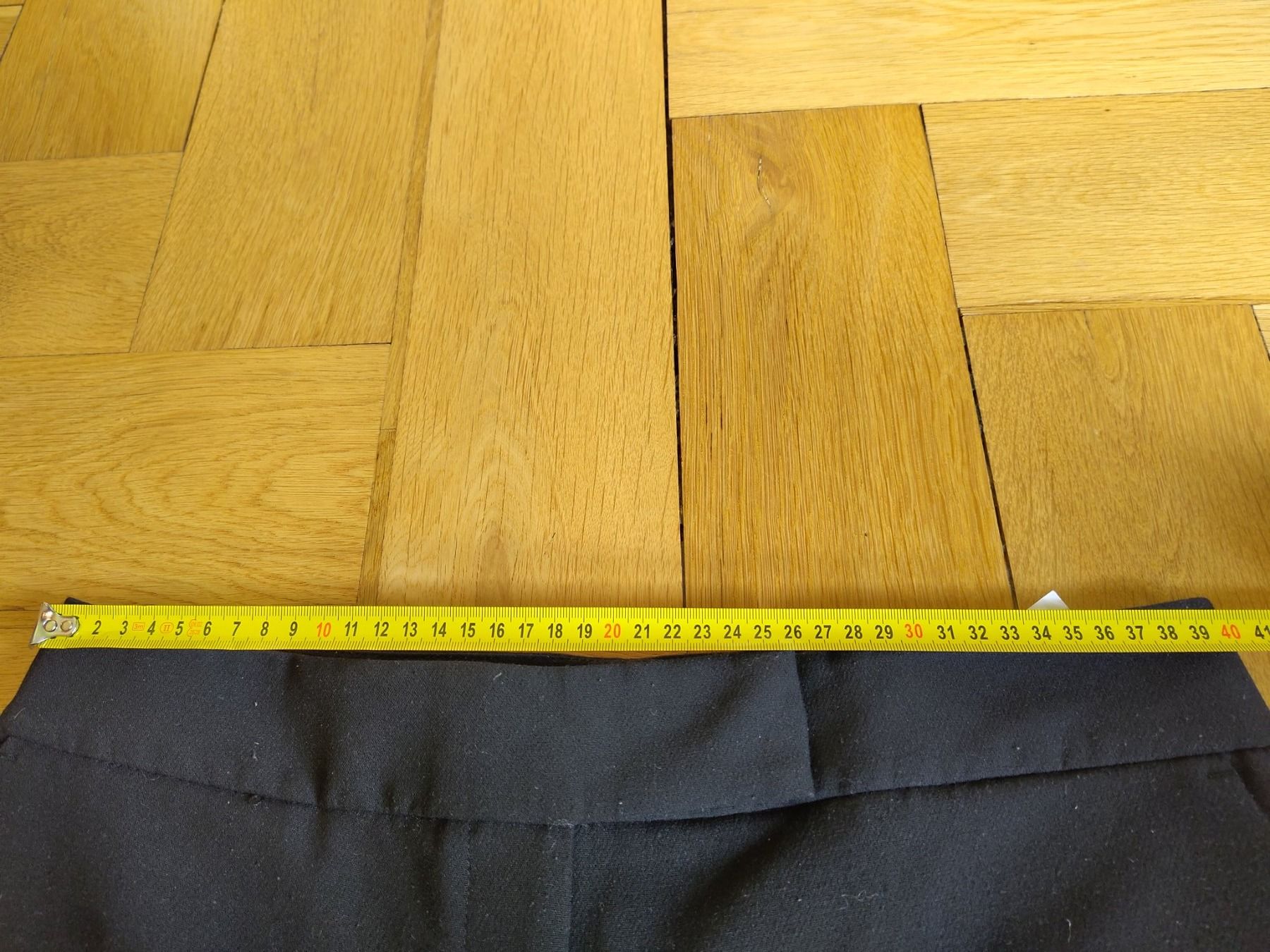 Zara Pantaloni: Hose – Usato da Bern venduto da Linii 2