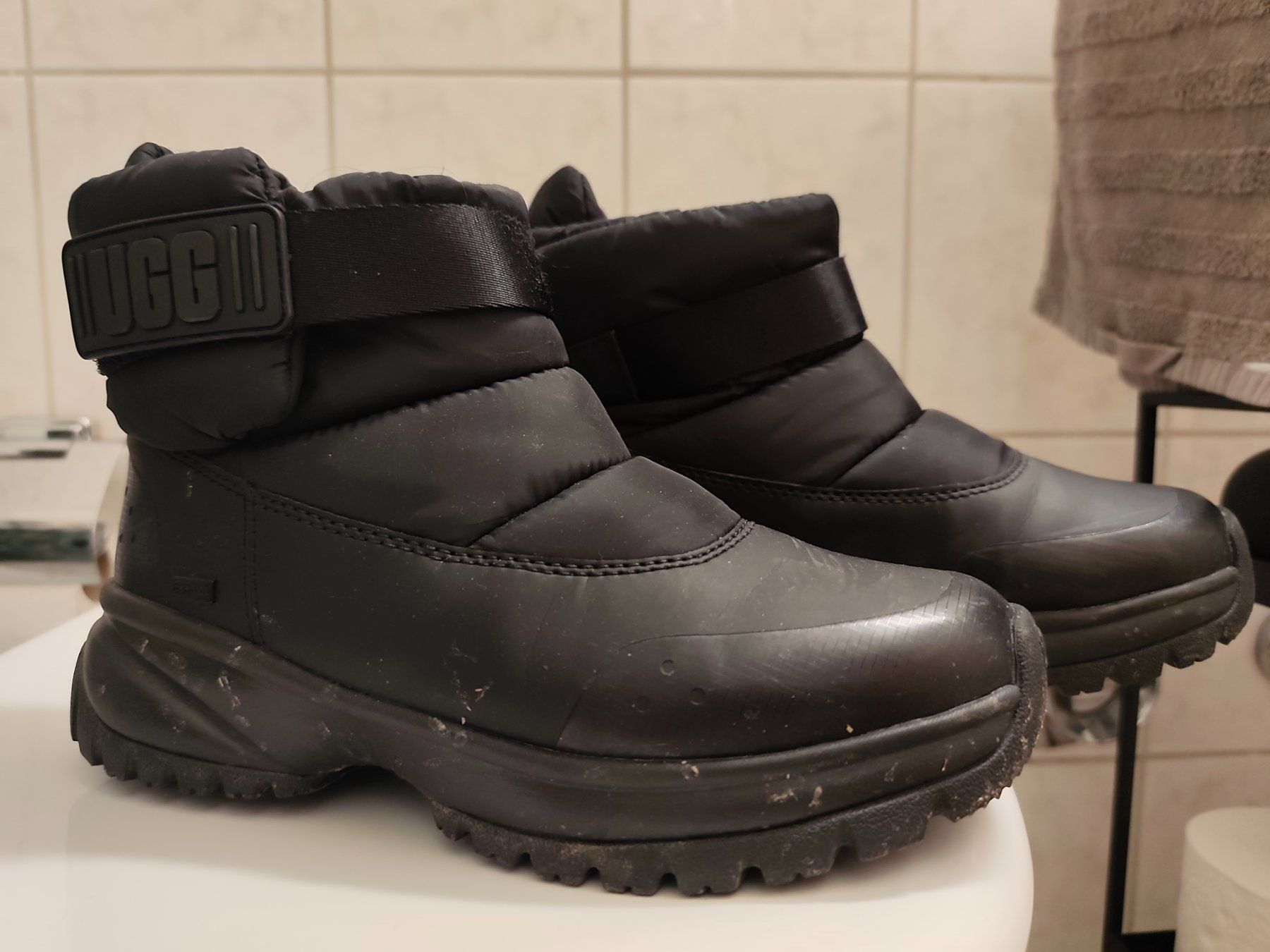 Damenschuhe: UGG Wasserfeste Winterstiefel – Gebraucht aus Weiningen ZH von gandy80