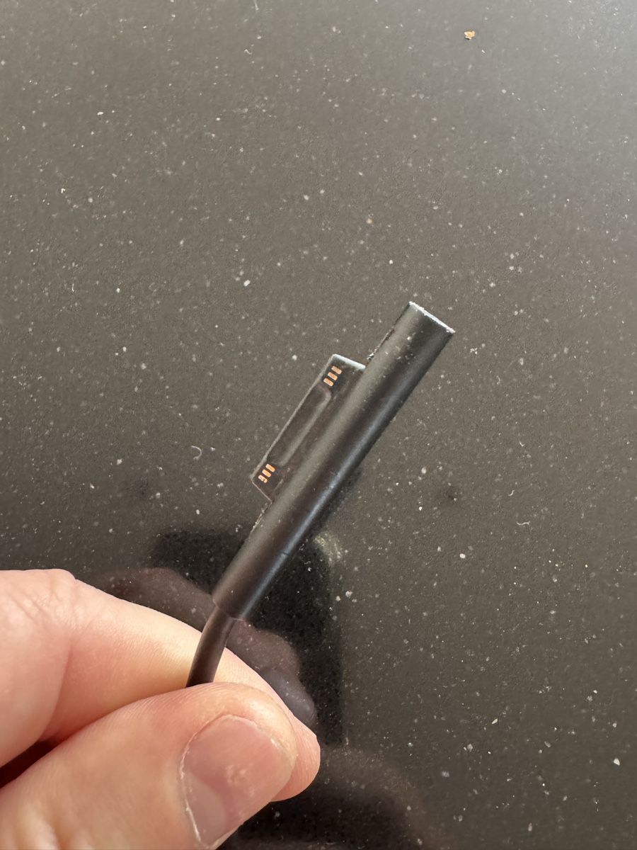 Microsoft Chargeur: Microsoft Surface Netzteil 24W – D'occasion à Gisikon par Andy251 2