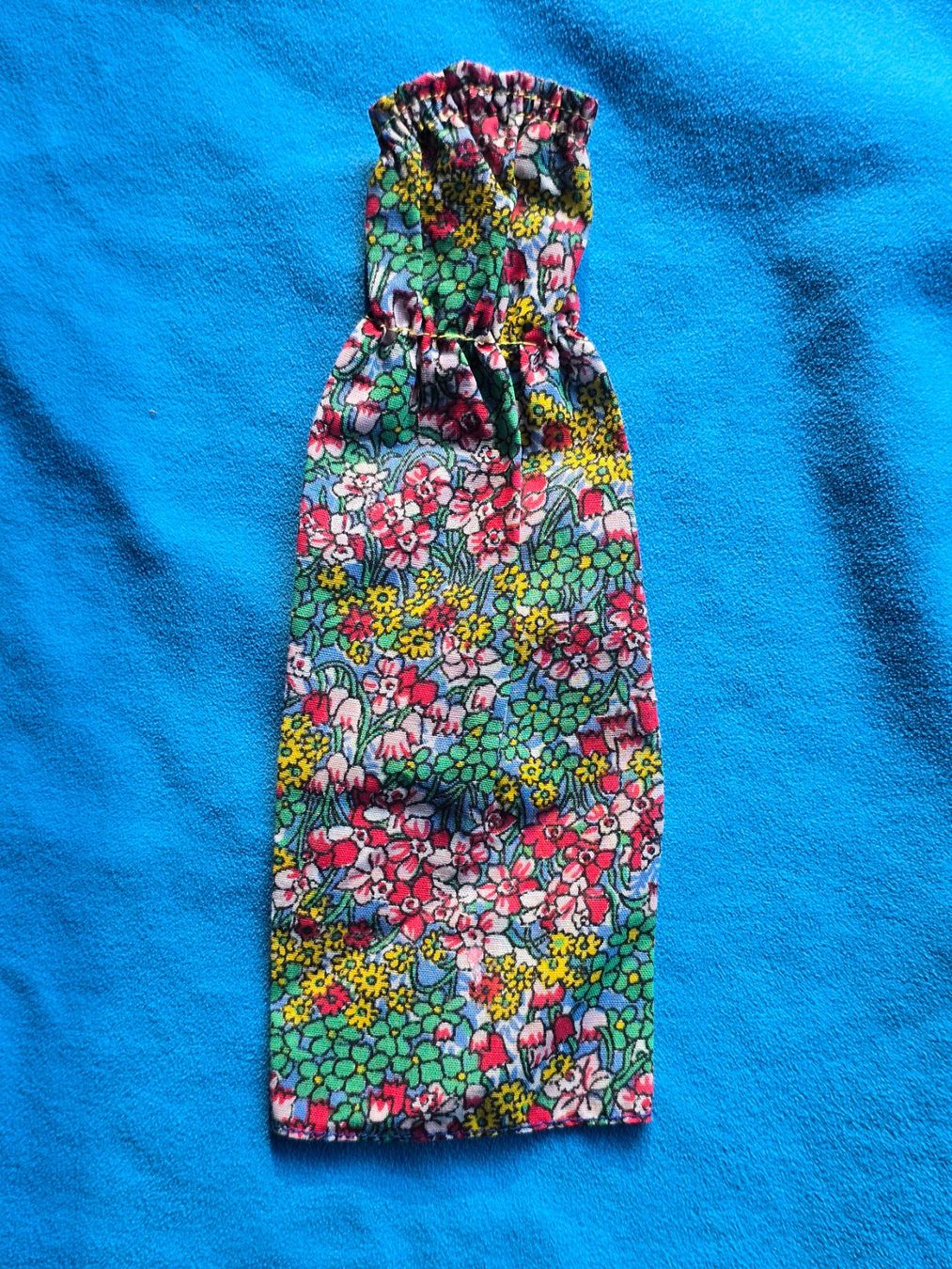 Bambole: Robe fleuri pour poupée Barbie – Usato da versoix venduto da moonkey02