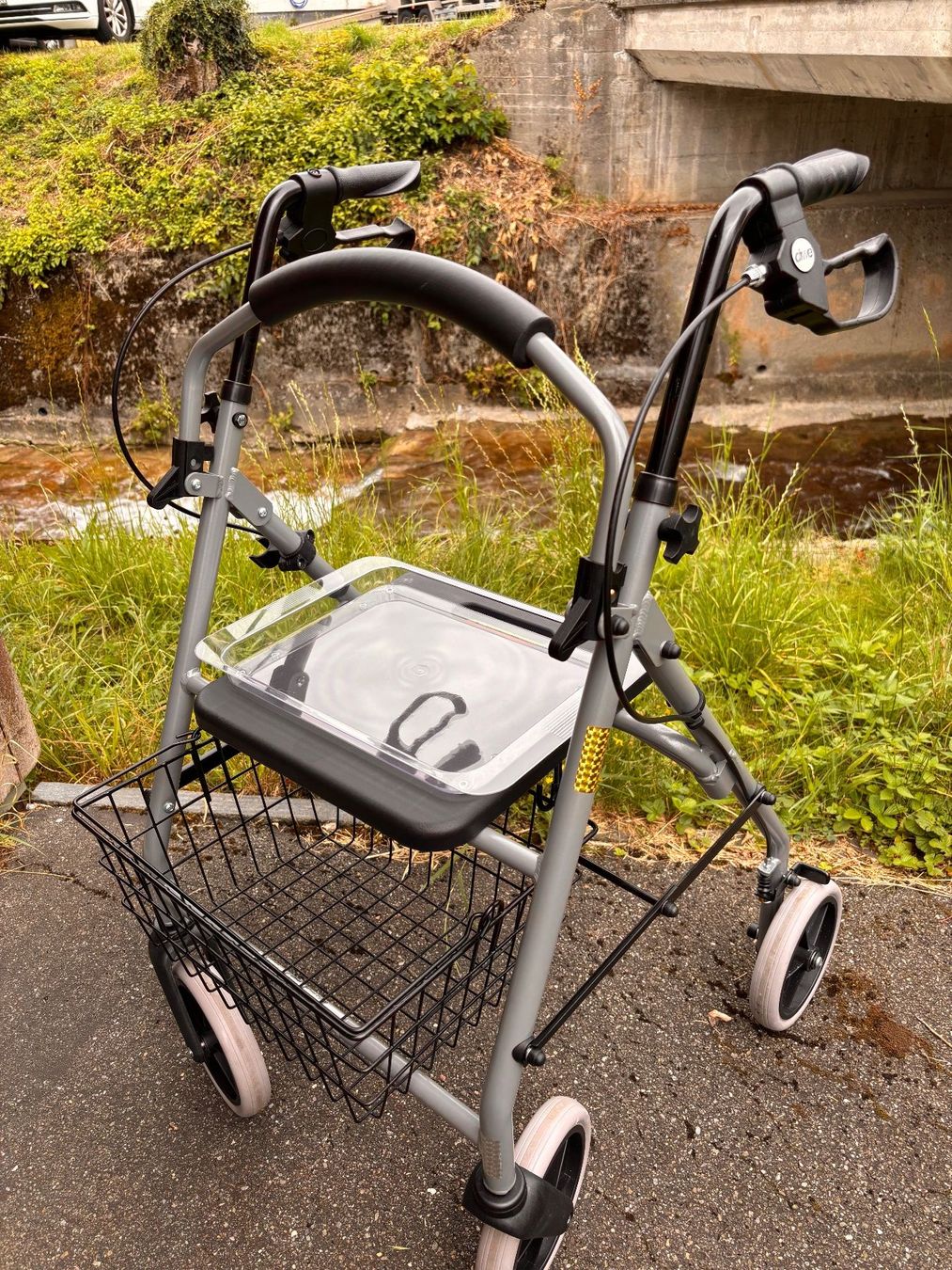 Aides à la marche: Rollator Gigo 2G – Neuf (Voir description) à Wald ZH par ukulele77