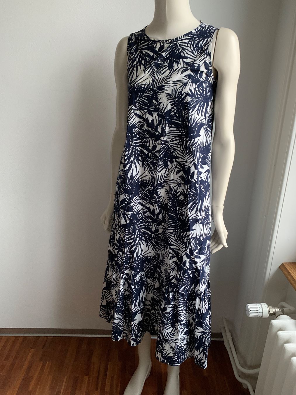 Max Mara Vestiti: MaxMara: Herrlich blau gemustertes, langes Sommerkleid, 36 – Nuovo (secondo la descrizione) da Luzern venduto da designluzern 2