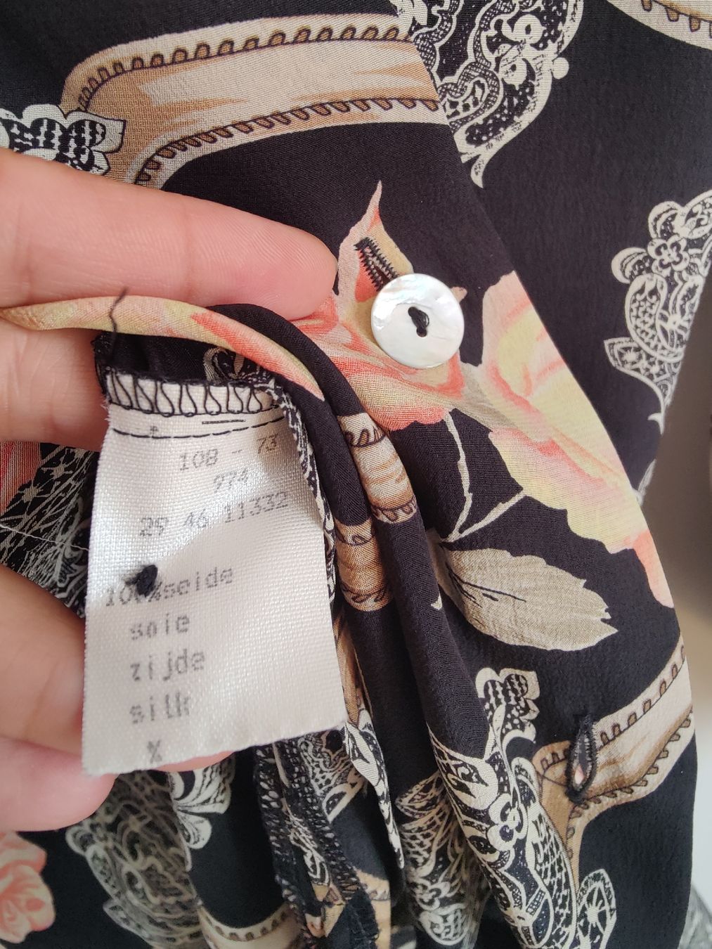 Camicette: Vintage Pure Silk Patterned Shirt Button-Up Blouse – Usato da La Tour-de-Peilz venduto da dAutrefois 8