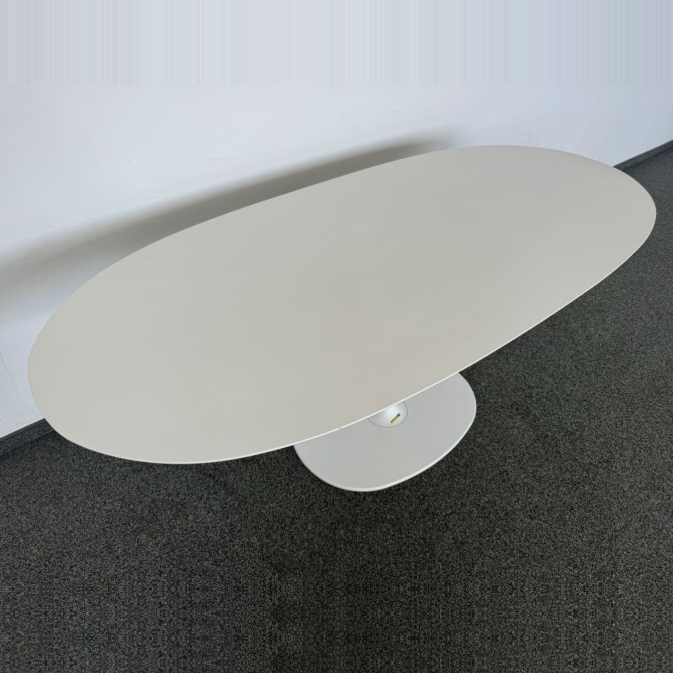 Arper Tavoli: Arper Dizzie Loungetable – Usato da Schönenwerd venduto da mcofficeshop 1