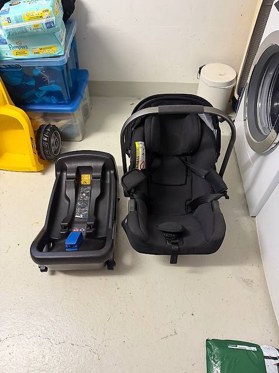Seggiolini per auto: Babyschale Nuna mit Isofixstation – Usato da Goldau venduto da Noobonwork 1