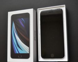 iPhone SE 2020 (64GB) Akku 97%
