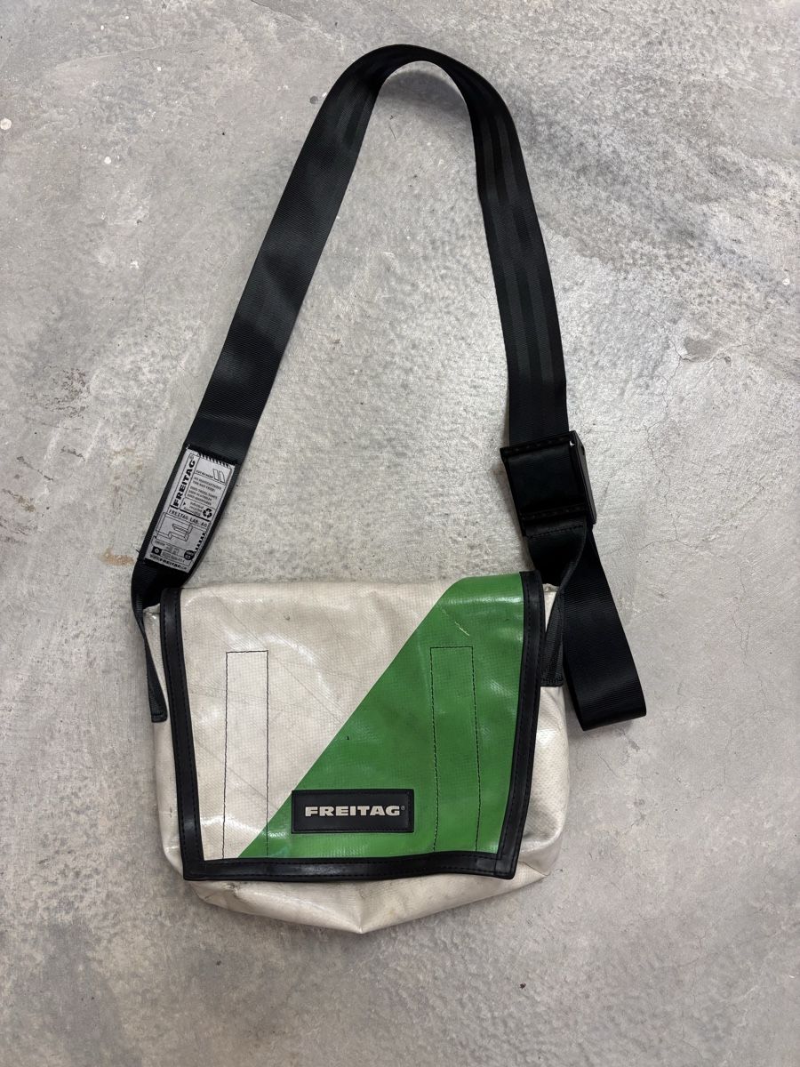 Freitag Borse: Freitag Tasche weiss/grün  – Usato da Thalwil venduto da Sterla 1