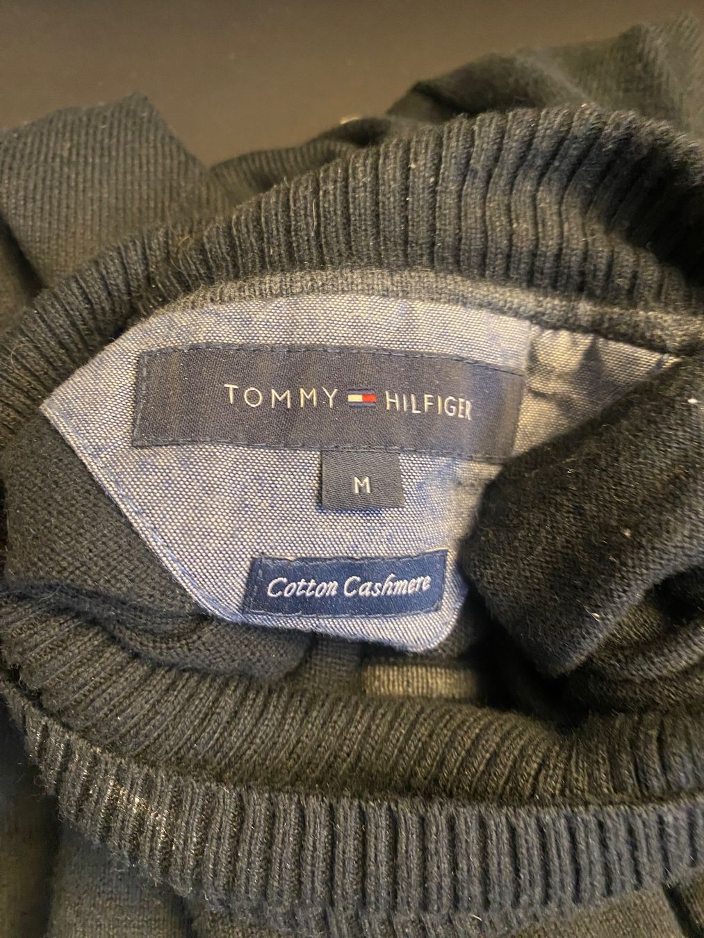 Tommy Hilfiger Maglioni & Felpe: **TOP** Tommy Hilfiger Rollkragenpullover Herren Schwarz – Usato da Rafz venduto da DOMBEC 2