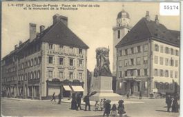 La Chaux-de-Fonds - Place de l'hotel de ville - animee
