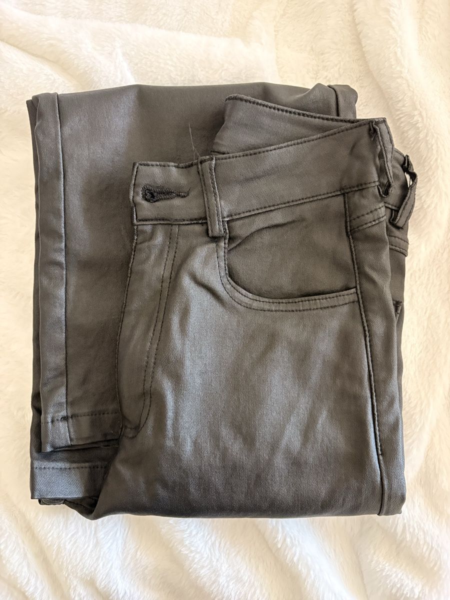 Pantaloni: Pantalon noir imitation cuir  – Usato da Chêne-Bougeries venduto da bru_bs9n