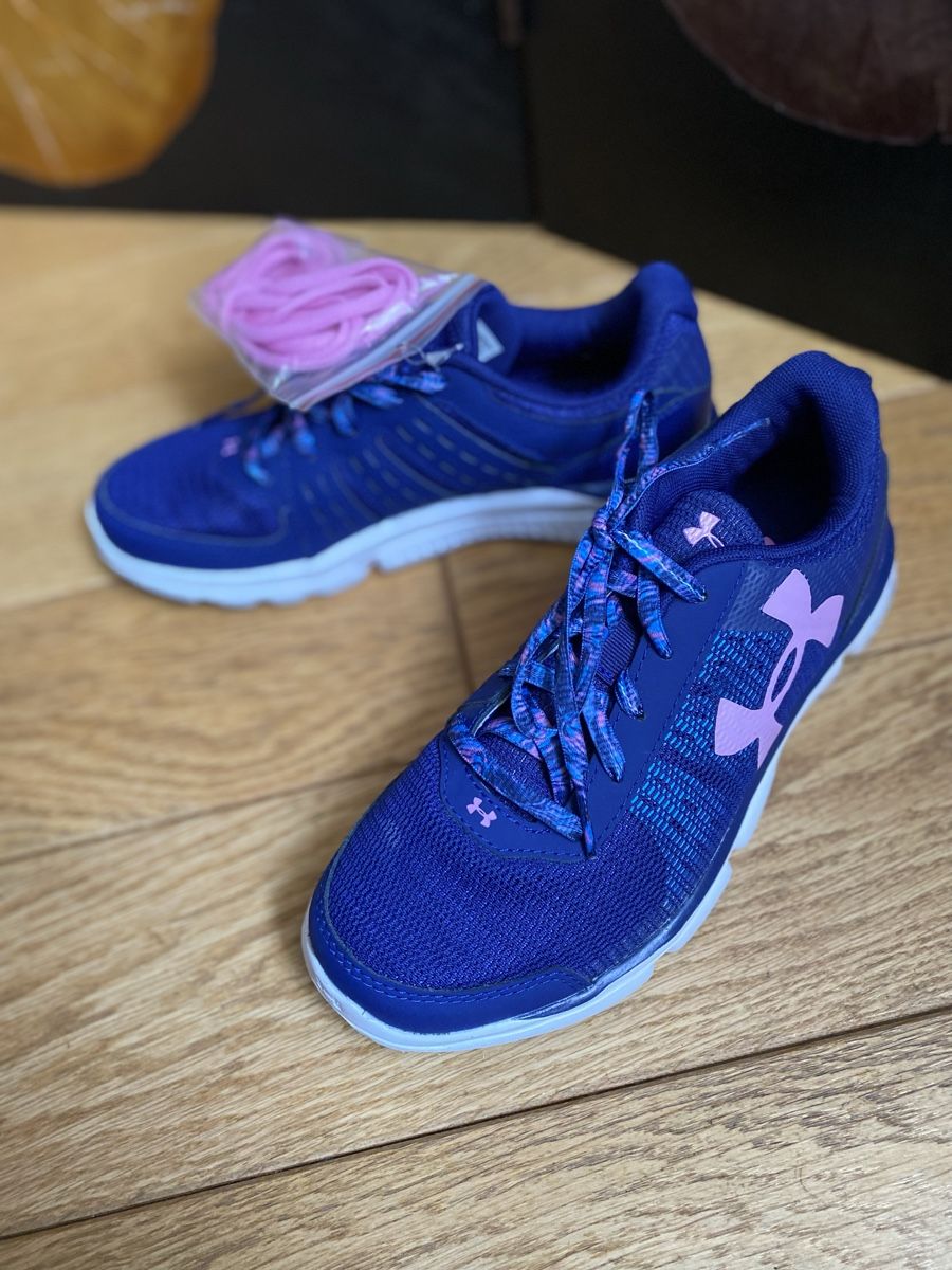Under Armour Damenschuhe: Sneakers neufs Under Armour p. 37,5 – Neu und originalverpackt aus Broc von ffribourg