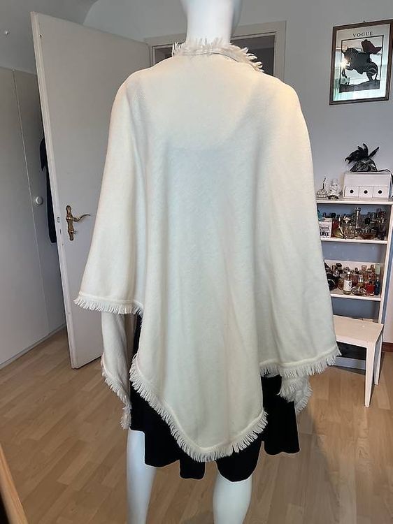 ESCADA Cape / Poncho aus 100 % Schurwolle Creme (D'occasion) à Dietikon ...