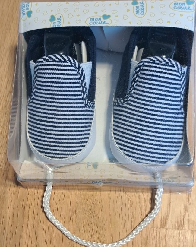 Scarpe per ragazzi: Neu Süsse Babyschuhe Gr. 18 gestreift – Nuovo e nell'imballaggio originale da Bergdietikon venduto da Staphylococcus