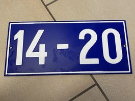 Hausnummer 14-20 Emaille blau weiss  guter Zustand