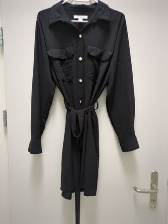 Hemdkleid Amisu schwarz mit Bindegürtel Grösse 40