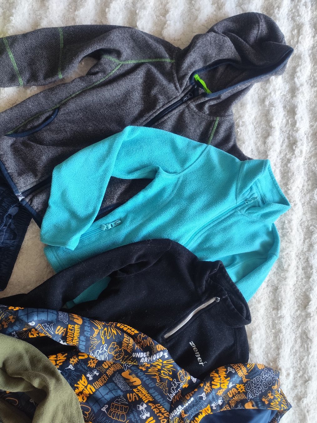 Under Armour Lotti & Set di vestiti: Winter Pulli Paket + Skihose+ Regenhose Gr 122-128 – Usato da Oberaegeri venduto da frappe5 2