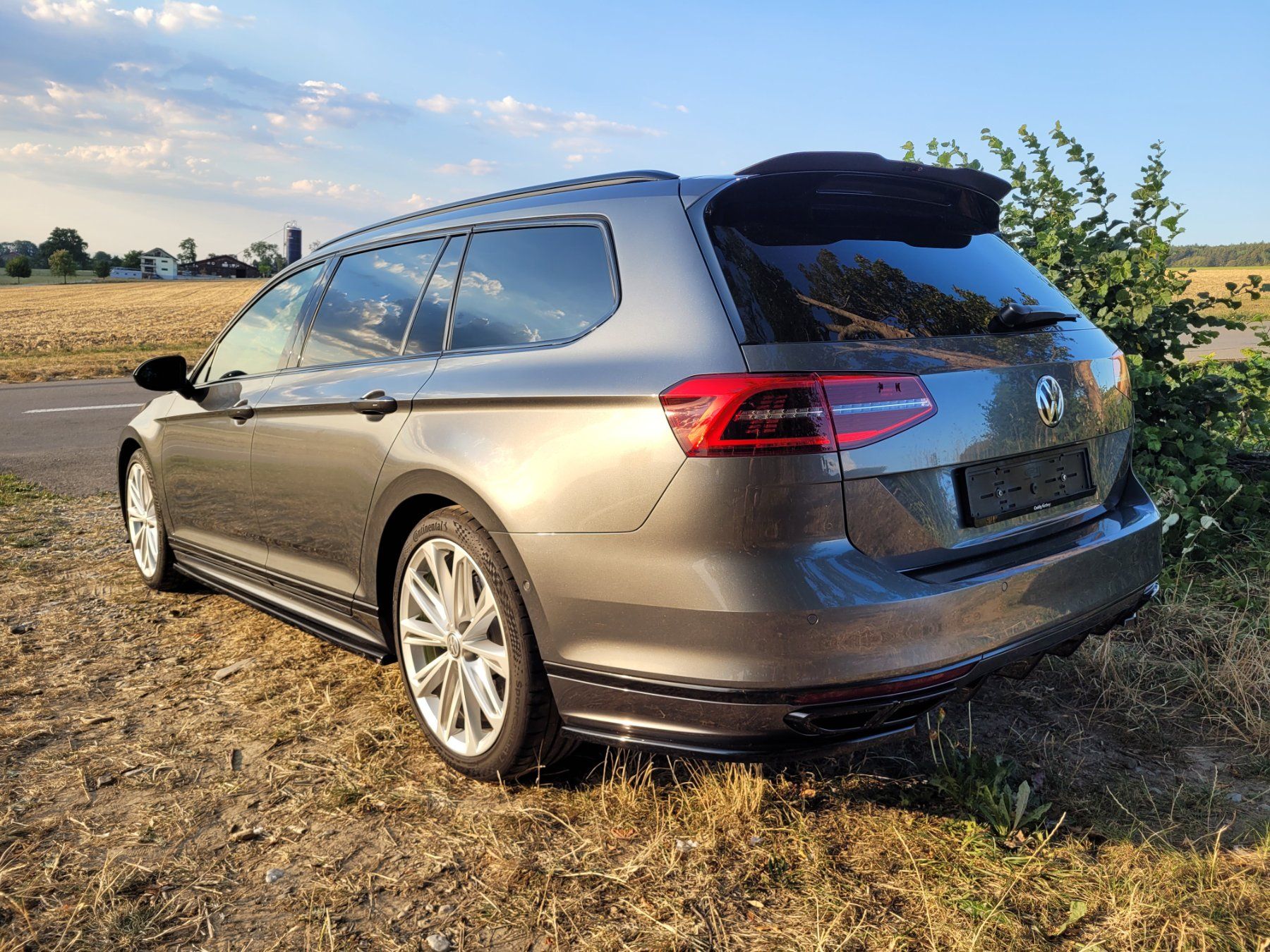 VW Autos: VW Passat R Line – Gebraucht aus Reinach AG von CaddyFactory 1