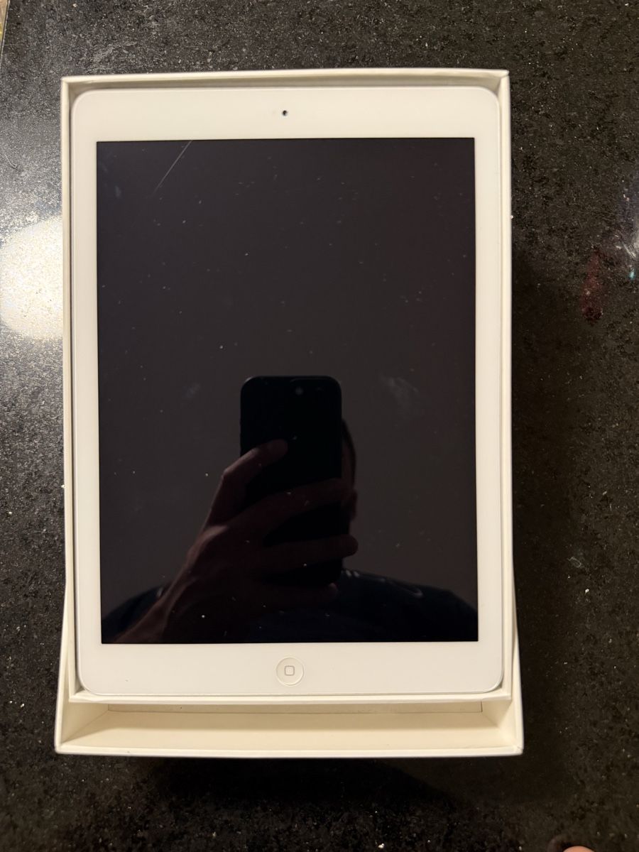 Apple Tablettes PC: Ipad Air (A1474) – Défectueux à Zug par KoSaZ 1