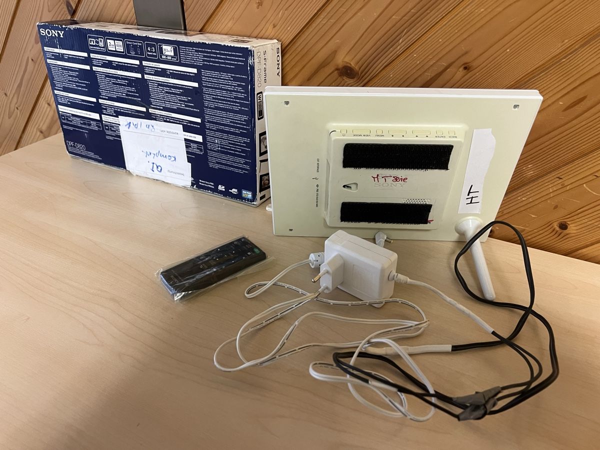 Bilderrahmen: Sony DPF-D820 Digitaler Bilderrahmen – Gebraucht aus Bachenbülach von Manolo007 2