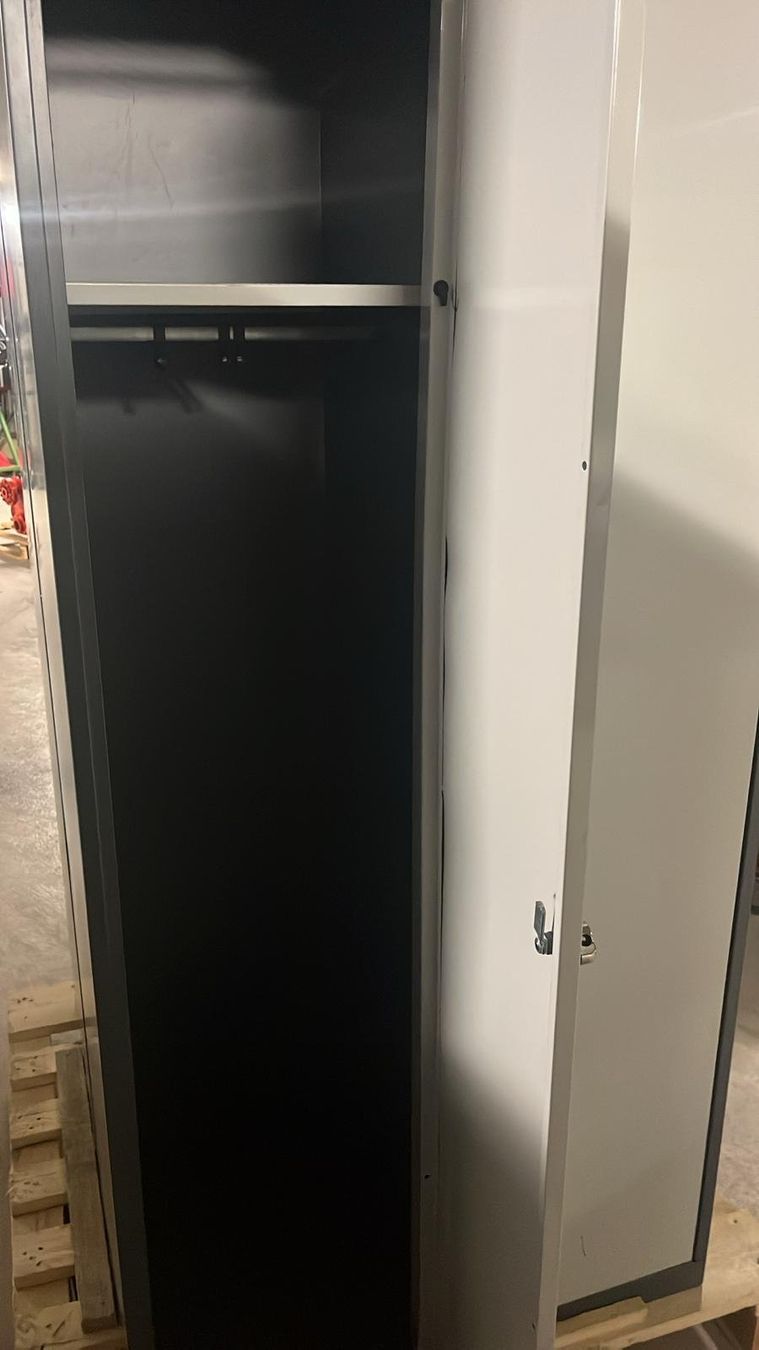 Lista Porte manteau: Lista Graderobenschrank, Spind 2fach – D'occasion à Berlingen par mar_j9wt 2
