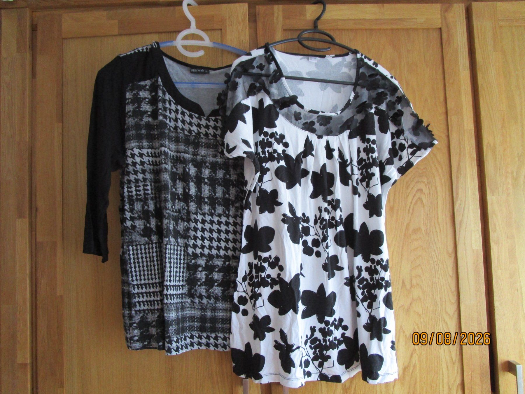 T-shirts: 2 Shirts – D'occasion à Birmenstorf AG par Edelweiss25
