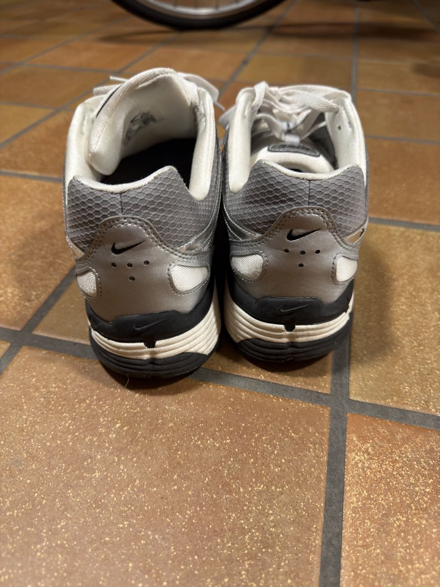 Nike Scarpe da uomo: Nike P6000  metalicsilber/grau Gr. 44.5 – Usato da Hombrechtikon venduto da AGNE01 2