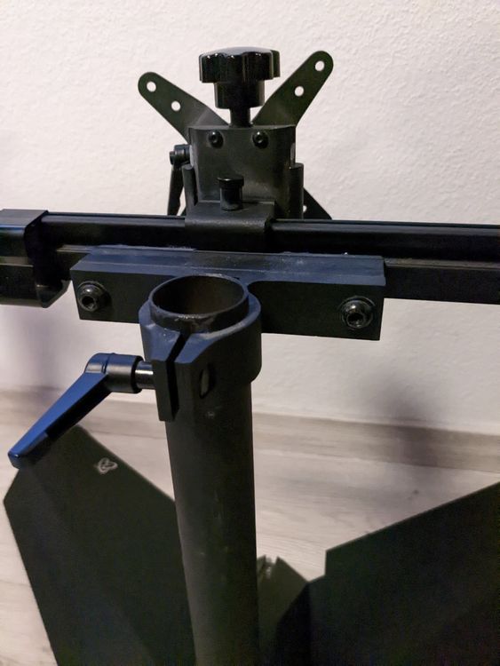 Monitorarm XFX Triple Monitor Stand Kaufen auf Ricardo