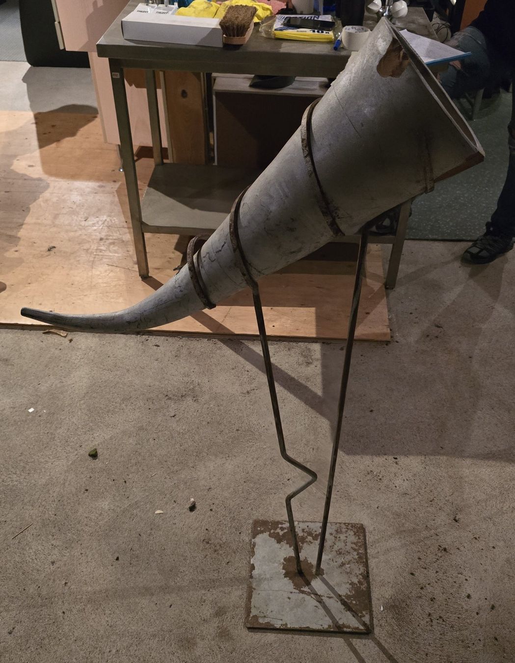 Sonstiges für Haushalt & Wohnen: Blumenständer Horn, Gestell Eisen, Horn Ton – Gebraucht aus Rorschacherberg von snOOpydOg11 3