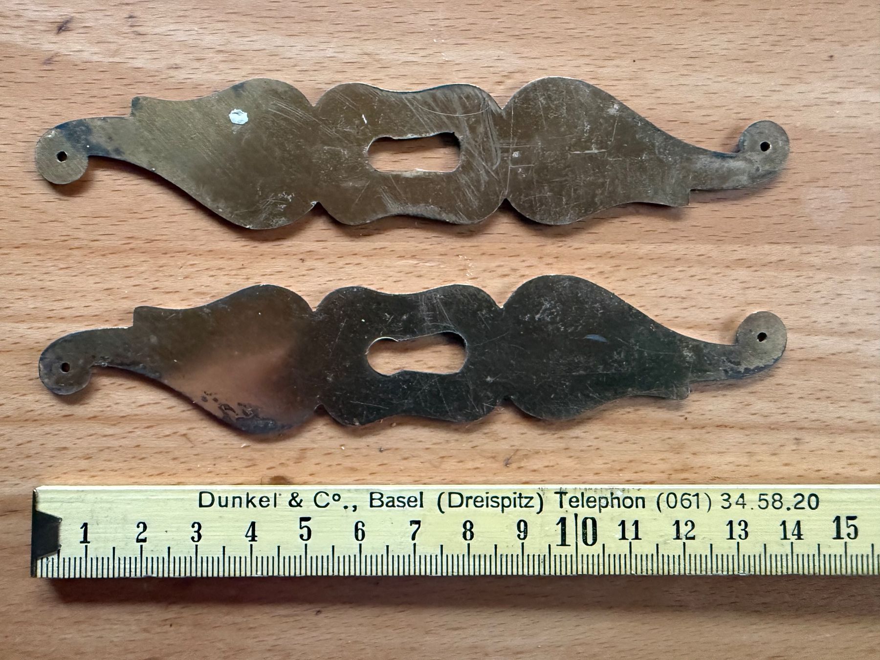 Eisenwaren: 2 Schlossschilder aus Messing – Gebraucht aus Amden von vipernatter 1