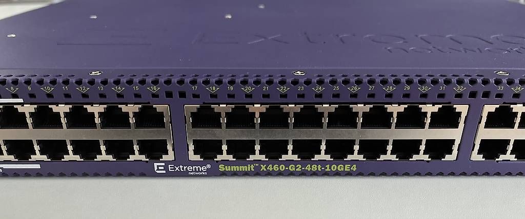 Hubs & Switches: 48 Port Netzwerk Switch – D'occasion à Brunnen par Versio