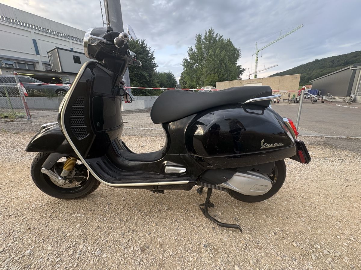 Vespa Scooters: Piaggio Vespa 300 GTS – Gebraucht aus Gals von aya_p7pd 1