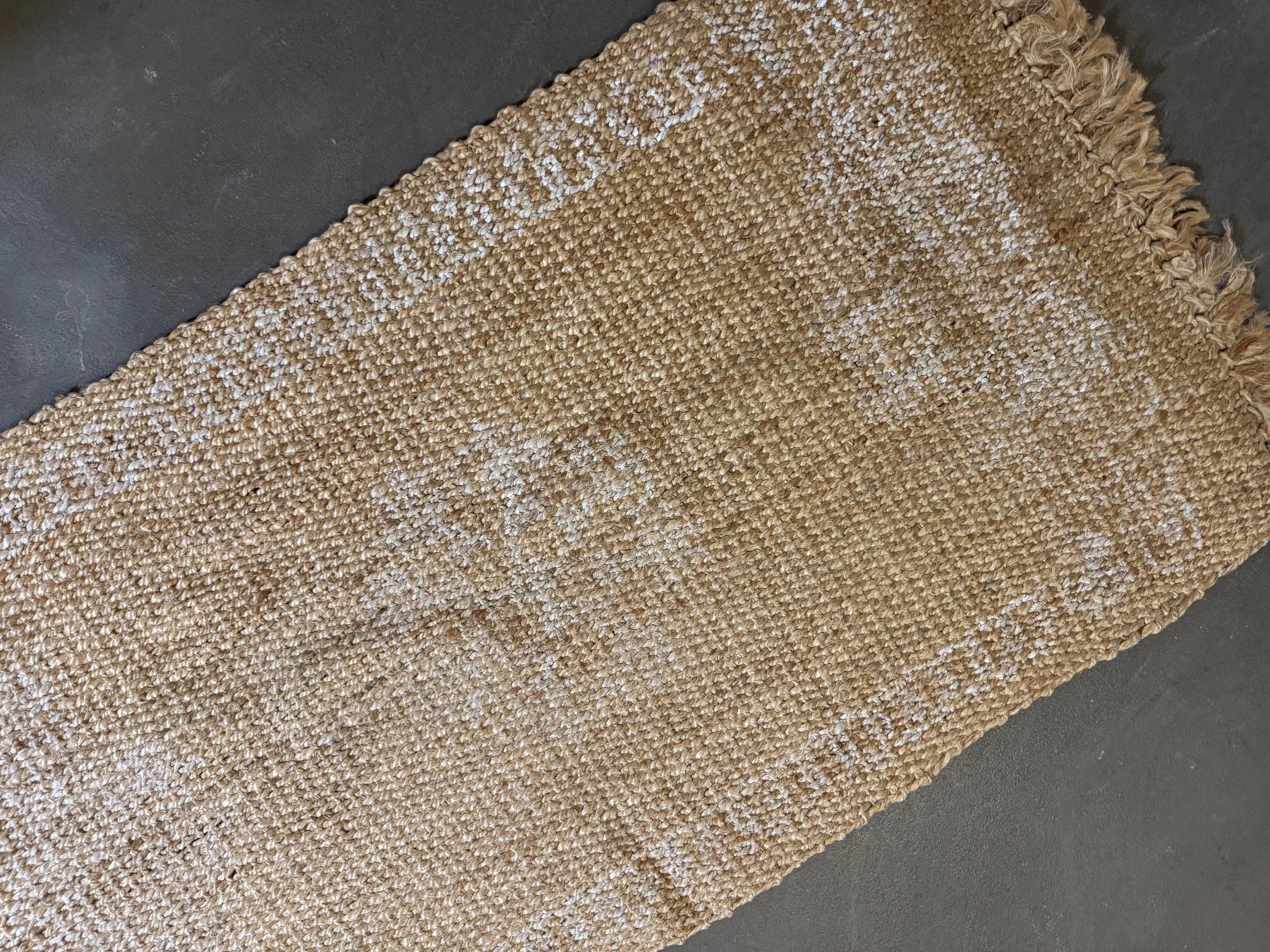 Teppiche: Teppich mit Fransen naturfarben – Gebraucht aus Bern von nicole.ruprecht