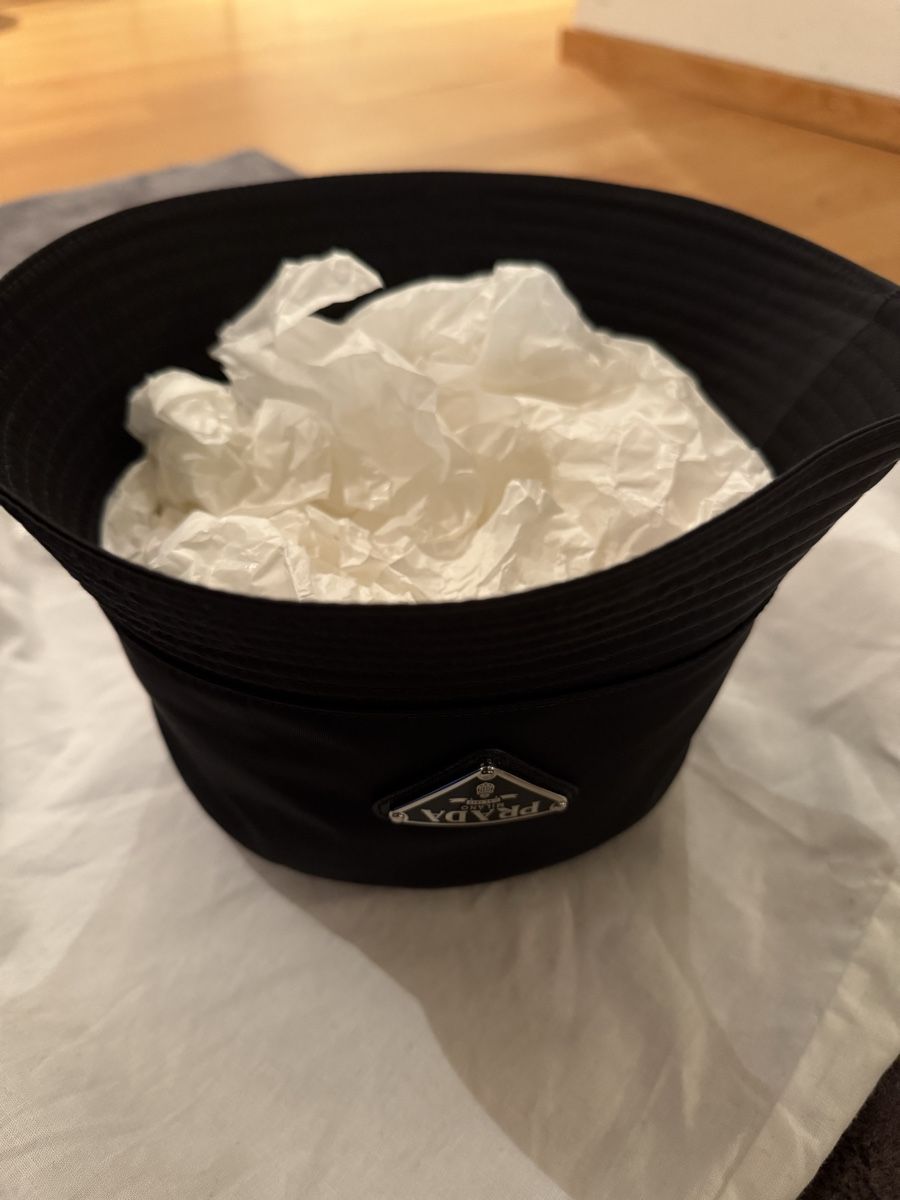Prada Copricapi, berretti & cappellini: Prada Bucket Hat – Nuovo (secondo la descrizione) da Zürich venduto da larrysells 6