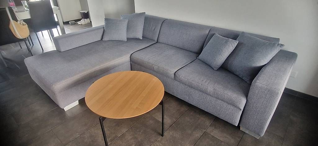 Divani:  Canapé dangle + table basse  :274 x 195 cm – Usato da Chavornay venduto da Aglianico