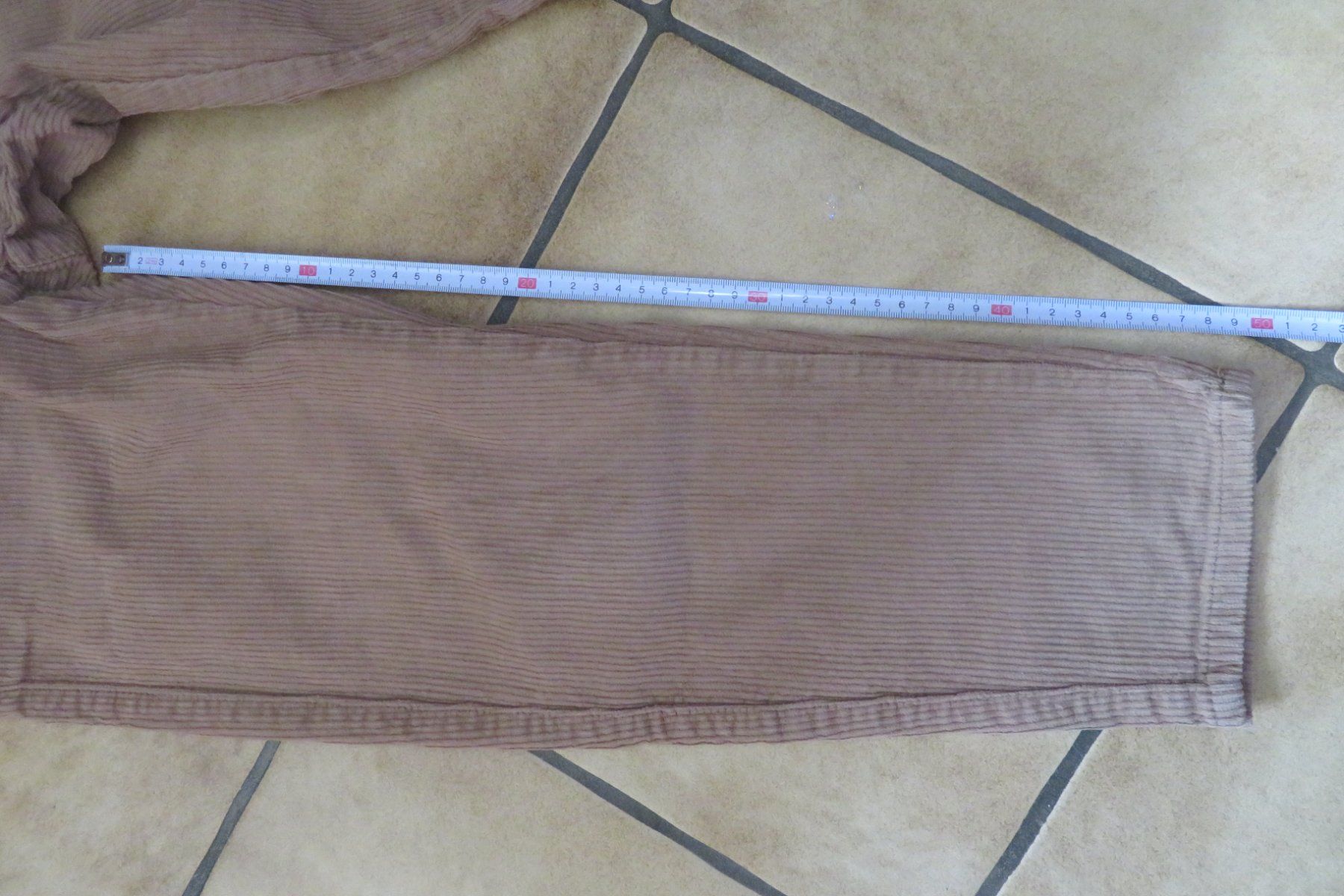 H&M Pantaloni: H&M Cordhose in Gr. 134 – Usato da Steckborn venduto da Bibendum02 2