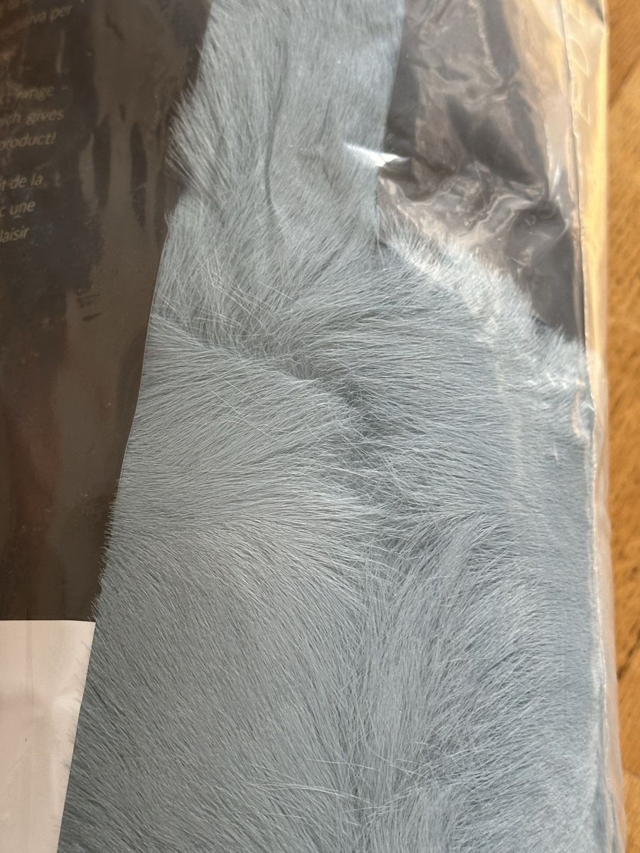 Teppiche: Fell Teppich  Taubenblau  – Neu (gemäss Beschreibung) aus Bern von womiman