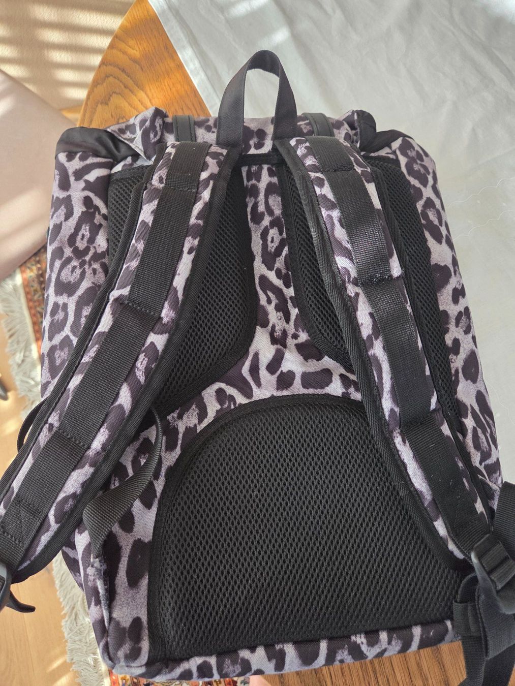 Zaini: Herschel Rucksack, neuwertig, Leoprint - ein Hingucker! – Nuovo (secondo la descrizione) da Chur venduto da Babell 2