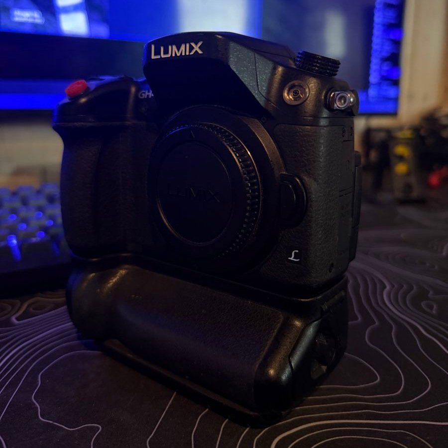 Panasonic Fotocamera: Panasonic GH4 + Battery grip – Usato da Granges VS venduto da lllSiWalll