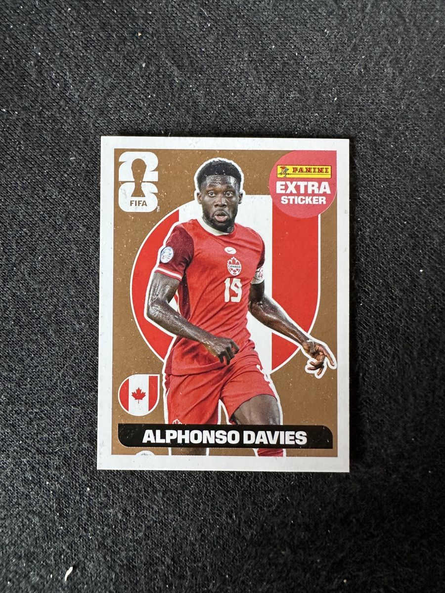 Panini Carte collezionabili: ALPHONSO DAVIES EXTRA STICKER PANINI WM 2026 – Nuovo (secondo la descrizione) da Binz venduto da Cediboy