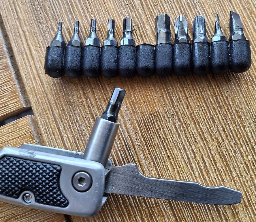 Alle Werkzeuge: Multitool Adventuridge mit Bits & Tasche Outdoor – Gebraucht aus Rüti ZH von Liliane_market 2