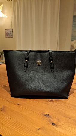 Tommy Hilfiger Tasche schwarz guter Zustand gebraucht