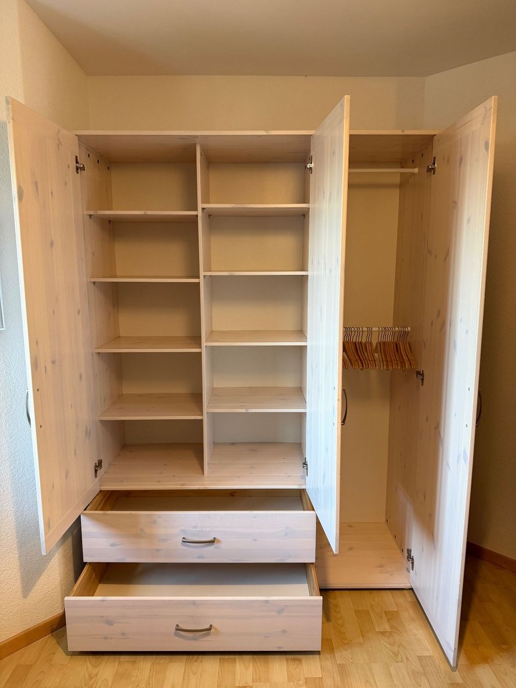 Flexa Armadi: Kleiderschrank FLEXA 3-türig weiss – Usato da Aristau venduto da Padelino 2
