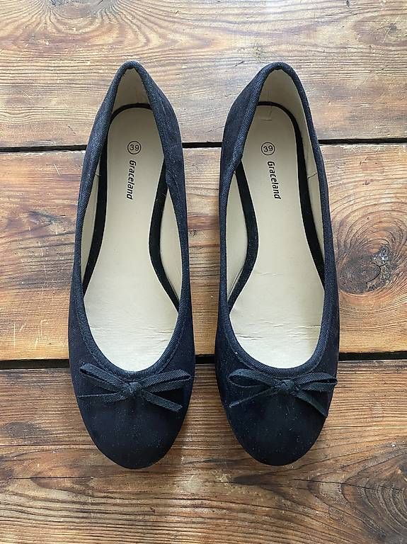 Scarpe da donna: Schwarze Balerinas Grösse 39 – Usato da Diessenhofen venduto da car_g7nt