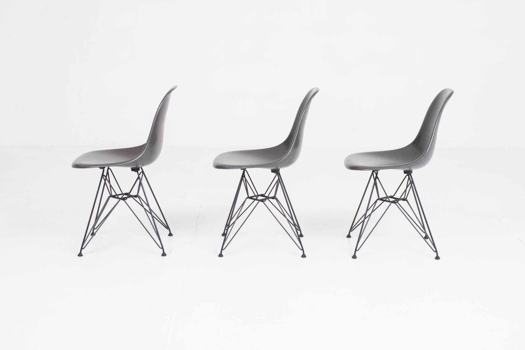 Vitra Sedie: Vitra Fiberglass Side Chair DSR - Eames - Elephant Hide Grey – Usato da Zürich venduto da STUZH38 2