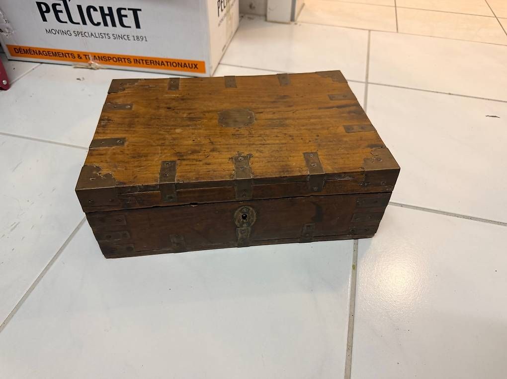 Cassapanche: Coffre ancien, bois et metal – Usato da Rüschlikon venduto da Vista148